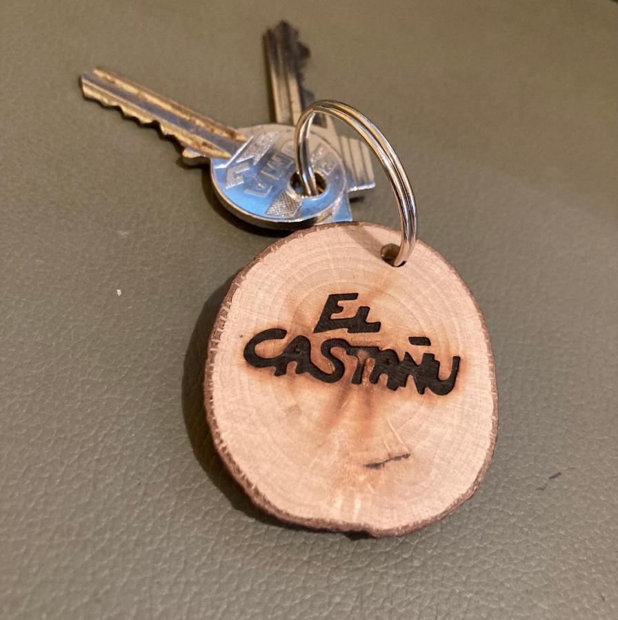 EL CASTAÑU, Pensión Cue Exterior foto